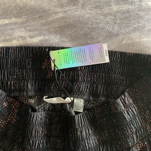 THEORY 38 'HYE' CYLINDER PRINTED NYLON SHORTS - Picture 5 of 8